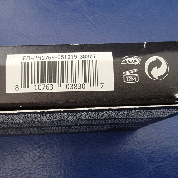 FENTY BEAUTY Snap Shadows Mix & Match Eyeshadow Palette in COOL NEUTRALS - Picture 8 of 8